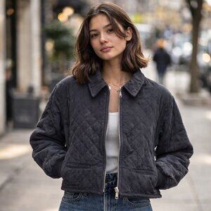 Liz Sport Peyite Size M Black Quilted Jacket with front zipper. 100% Cotton